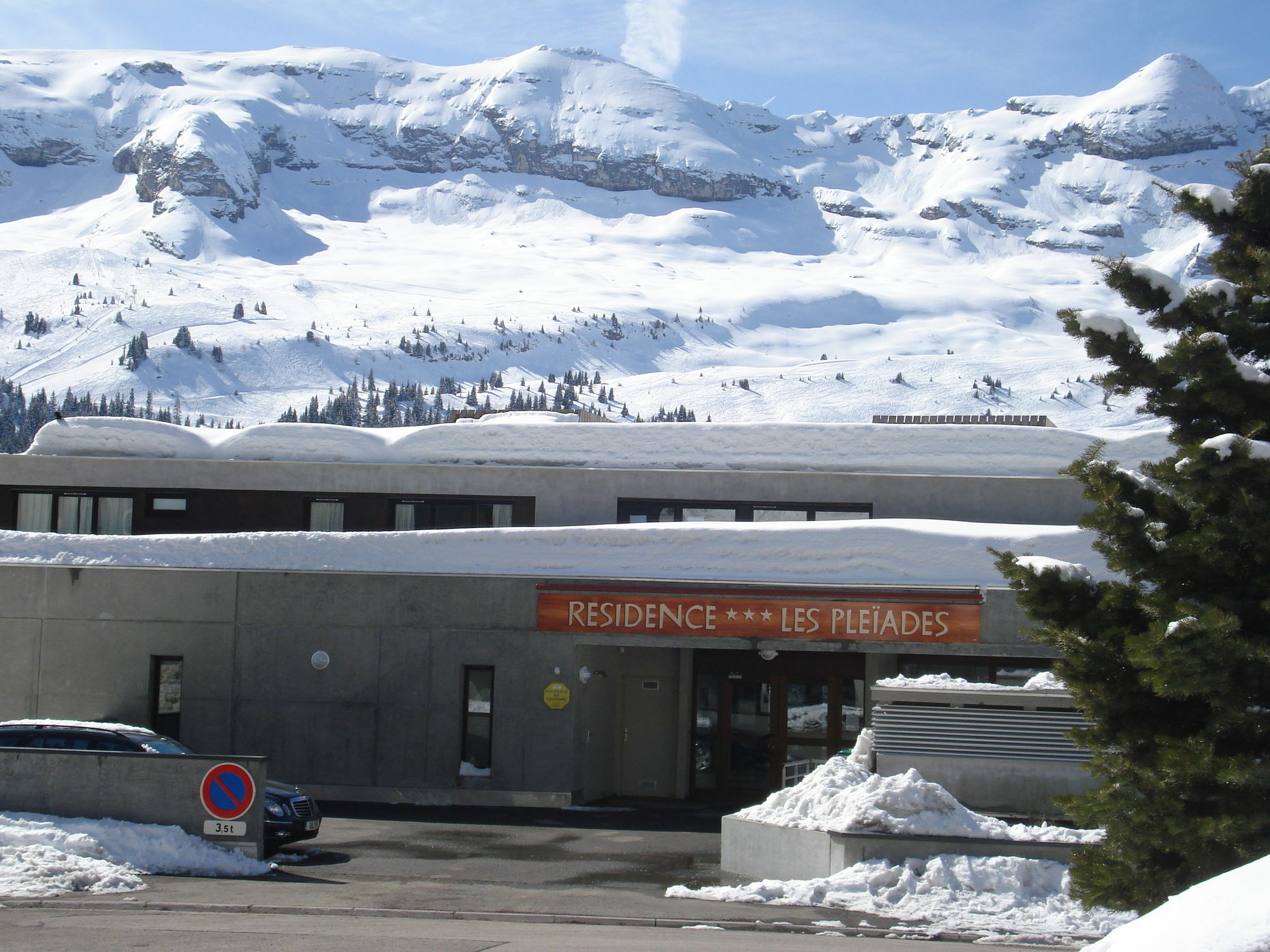 Aparthotel Les Pleiades 3*